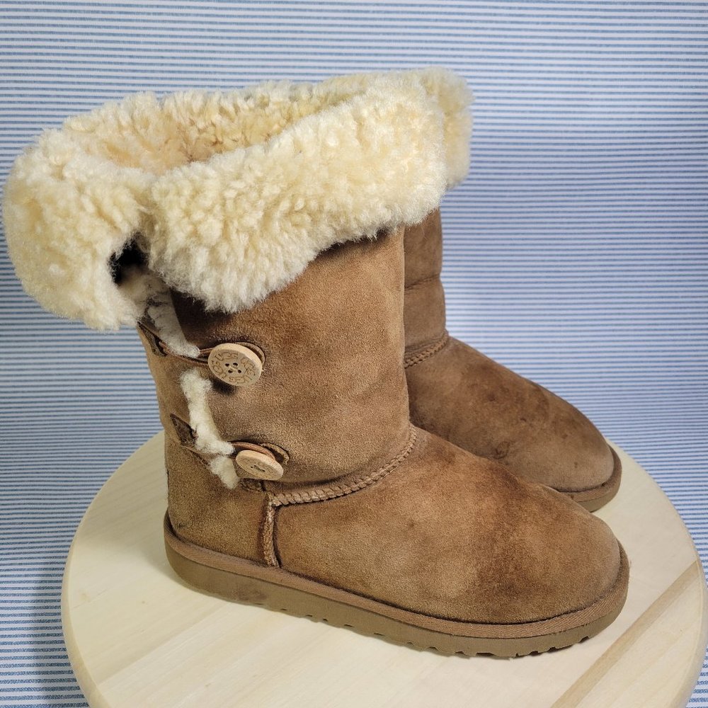 UGG AUSTRALIA 1962 BAILEY 3-Button Triplet  Boots Suede Women's Size 5 Chestnut